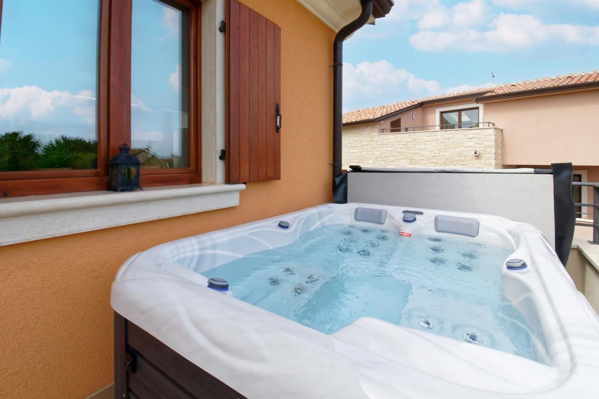 Apartment Enrico - Two Bedroom Apartment With Jacuzzi Apartment