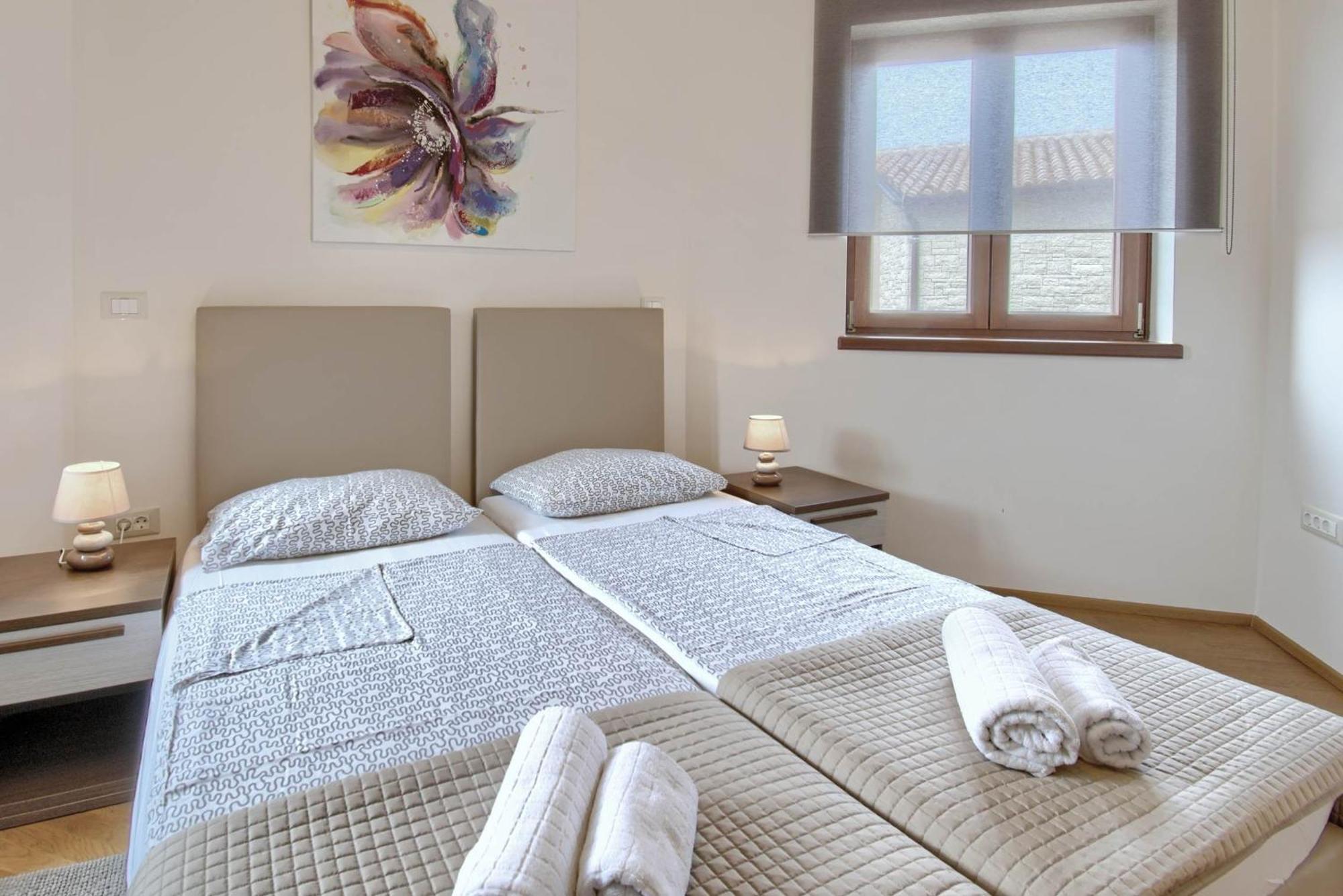 Apartment Enrico - Two Bedroom Apartment With Jacuzzi * Poreč