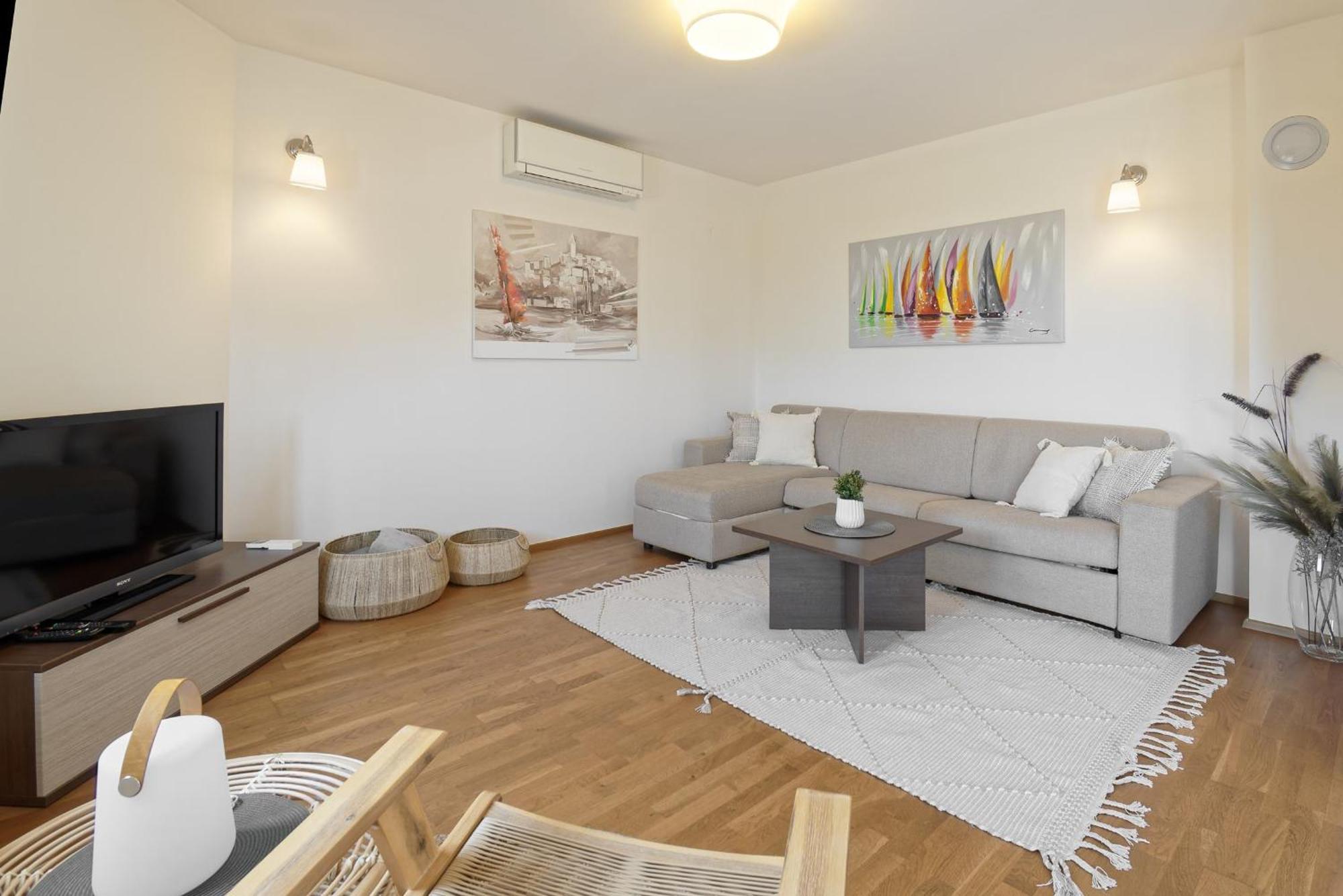 Apartment Apartment Enrico - Two Bedroom Apartment With Jacuzzi *