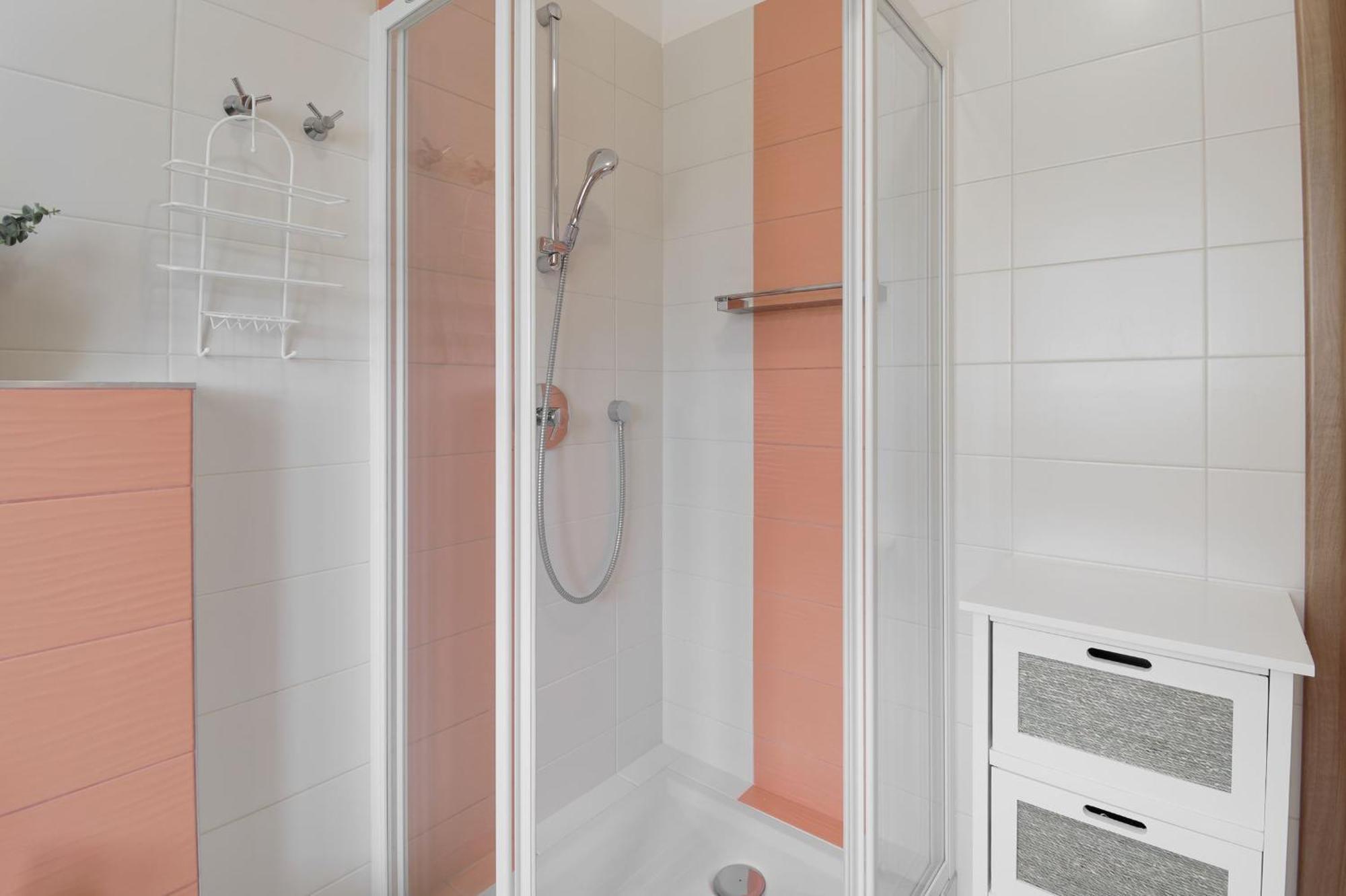 Apartment Enrico - Two Bedroom Apartment With Jacuzzi Apartment Poreč
