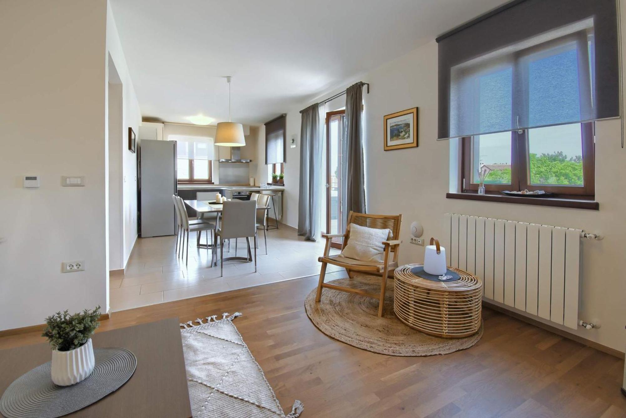 Apartment Enrico - Two Bedroom Apartment With Jacuzzi Apartment