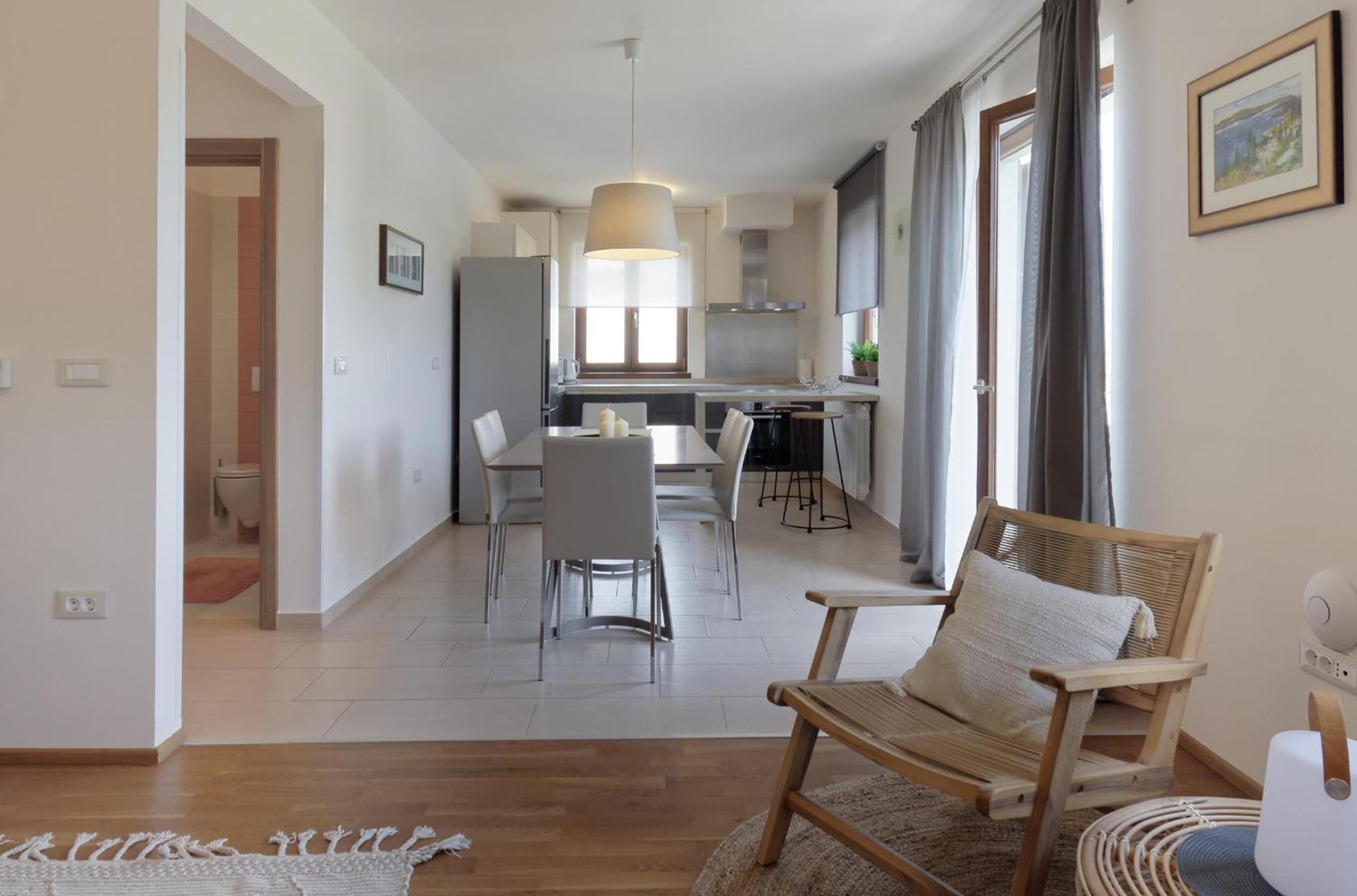 Apartment Enrico - Two Bedroom Apartment With Jacuzzi